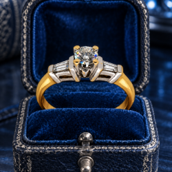 Pre Owned 18ct Diamond Solitaire ZC245